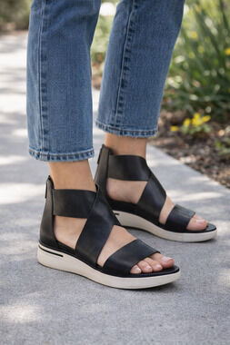 Eileen Fisher Leather Platform Sandals – Women’s Size 7.5 w/dust bag
